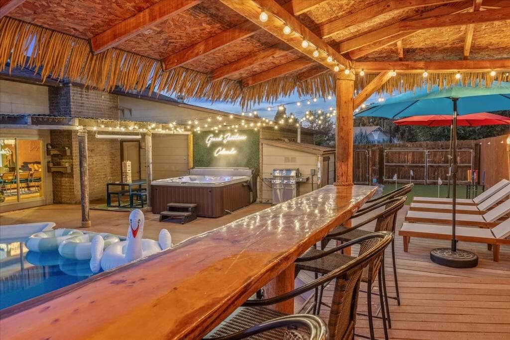 Pool-Hot Tub-Tiki Bar-Game Room-Fire Pit-Mini Golf interior in Grand Junction, CO — gallery photo 2