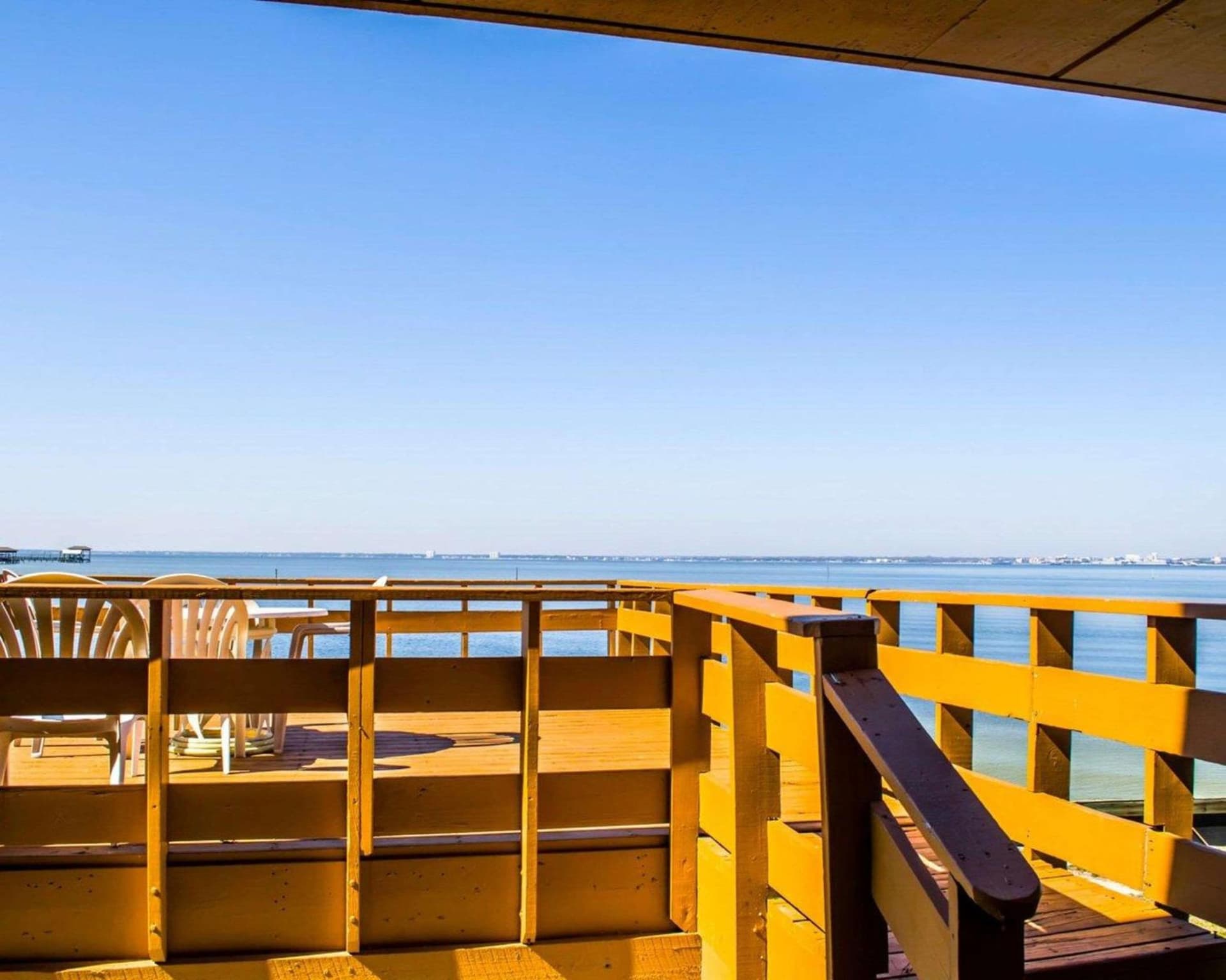 Quality Inn & Suites Gulf Breeze Bayside near Pensacola Beach — hotel in Gulf Breeze, Florida