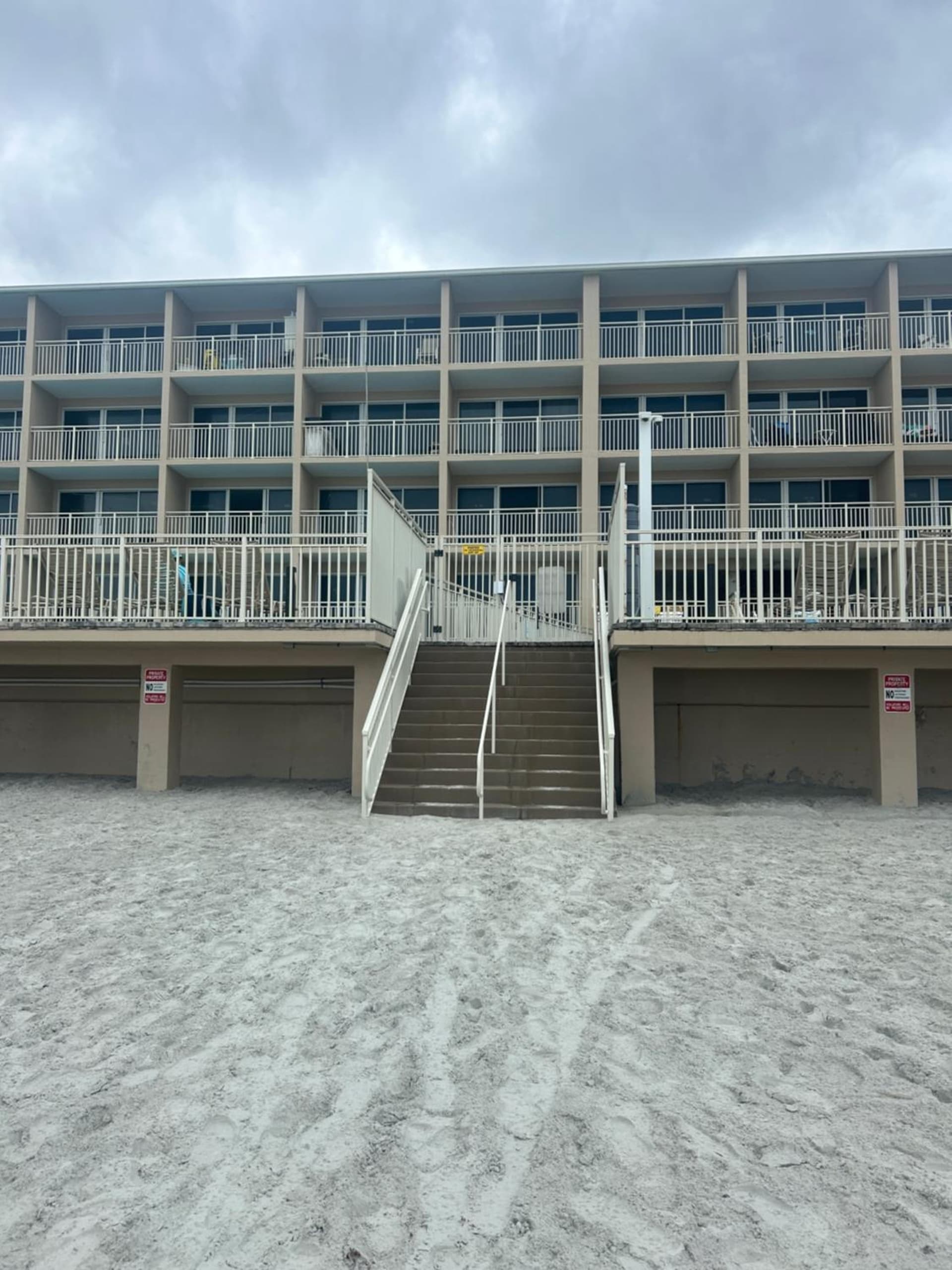 Daytona Inn Beach Studio featured exterior or lobby in Daytona Beach, FL — similar hotel