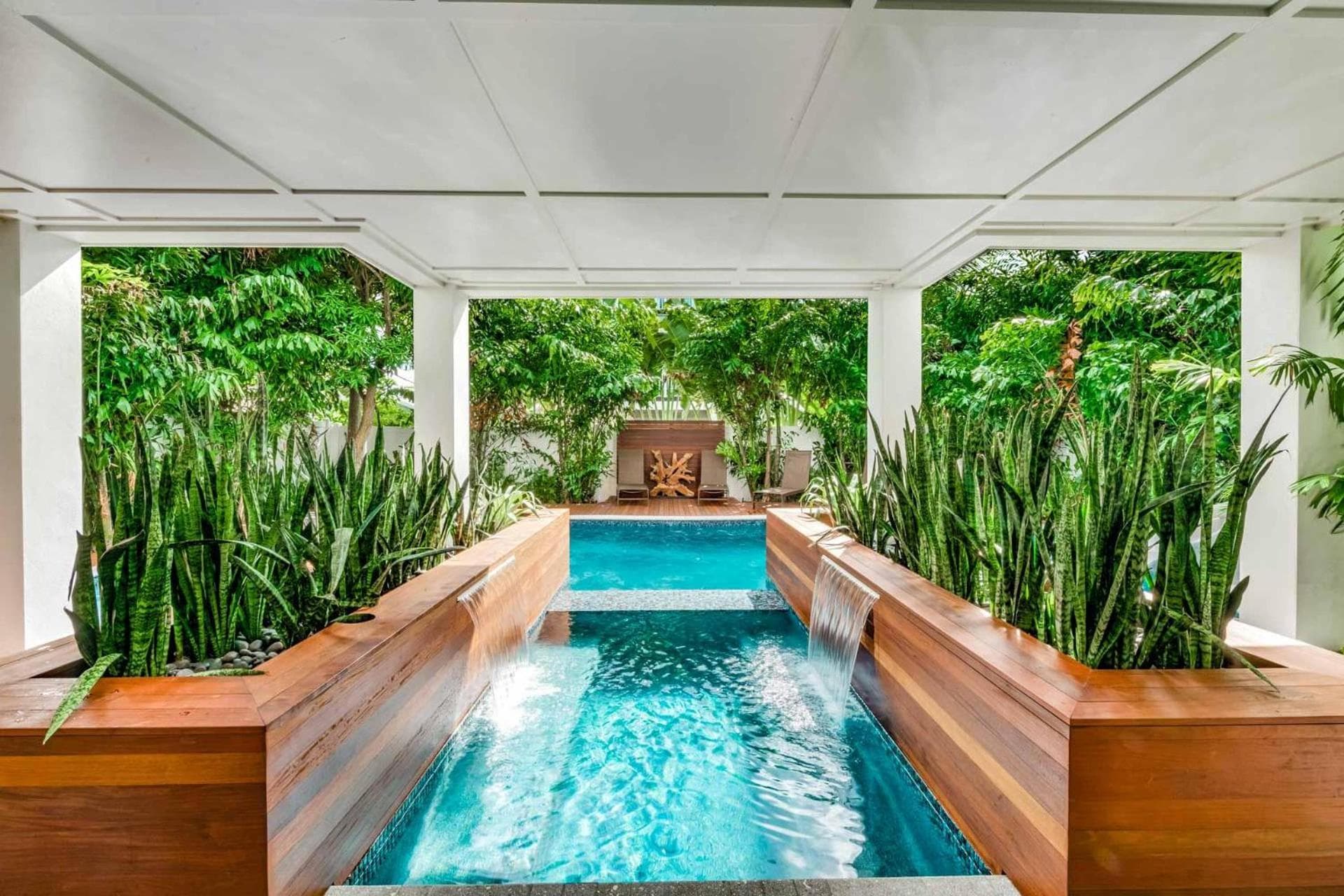 Smooth Sailing property views in Bailey Hall — gallery photo 3
