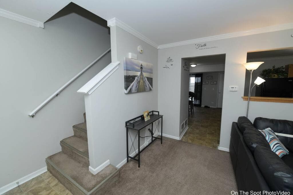 Cozy Quarters 3 — hotel in Aurora, Illinois