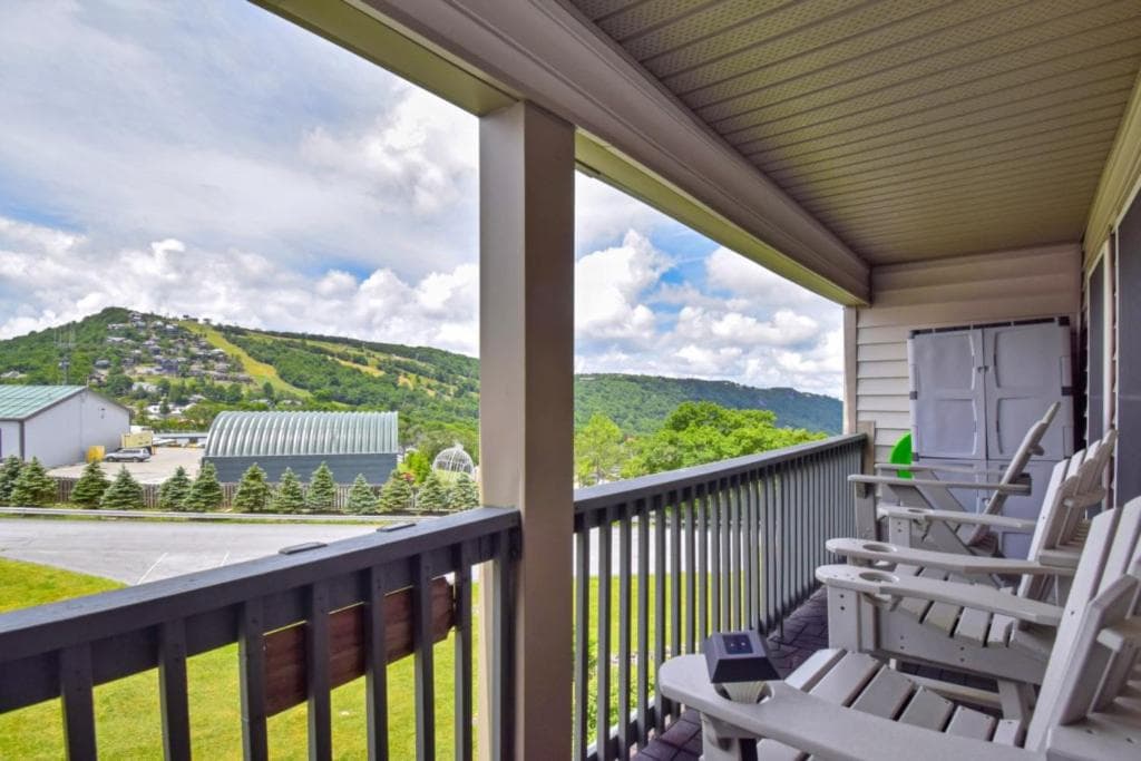 Stringer's Peak Retreat featured exterior or lobby in Beech Mountain, NC — similar hotel