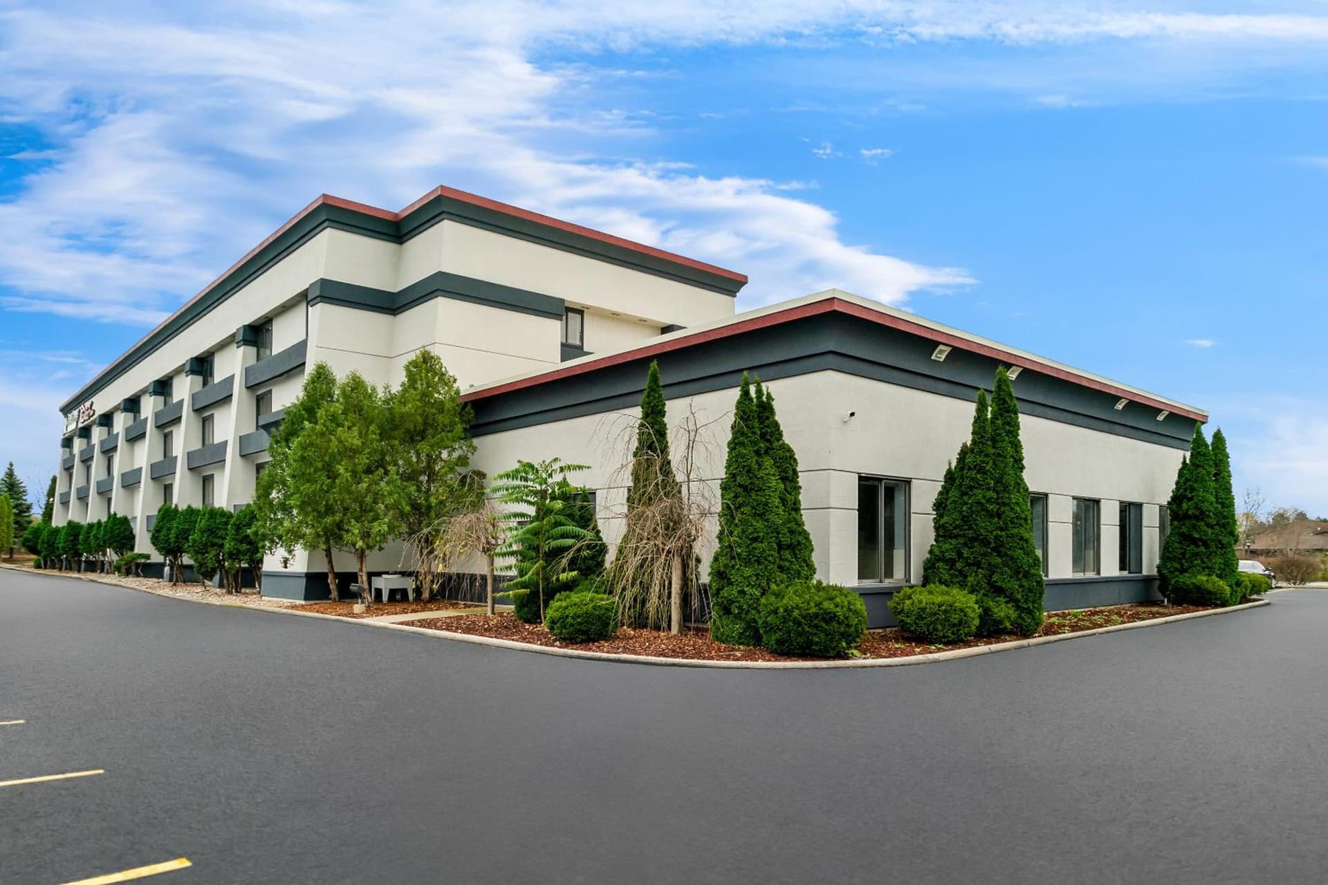 HomeTowne Studios by Red Roof Flint — hotel in Flint, Michigan