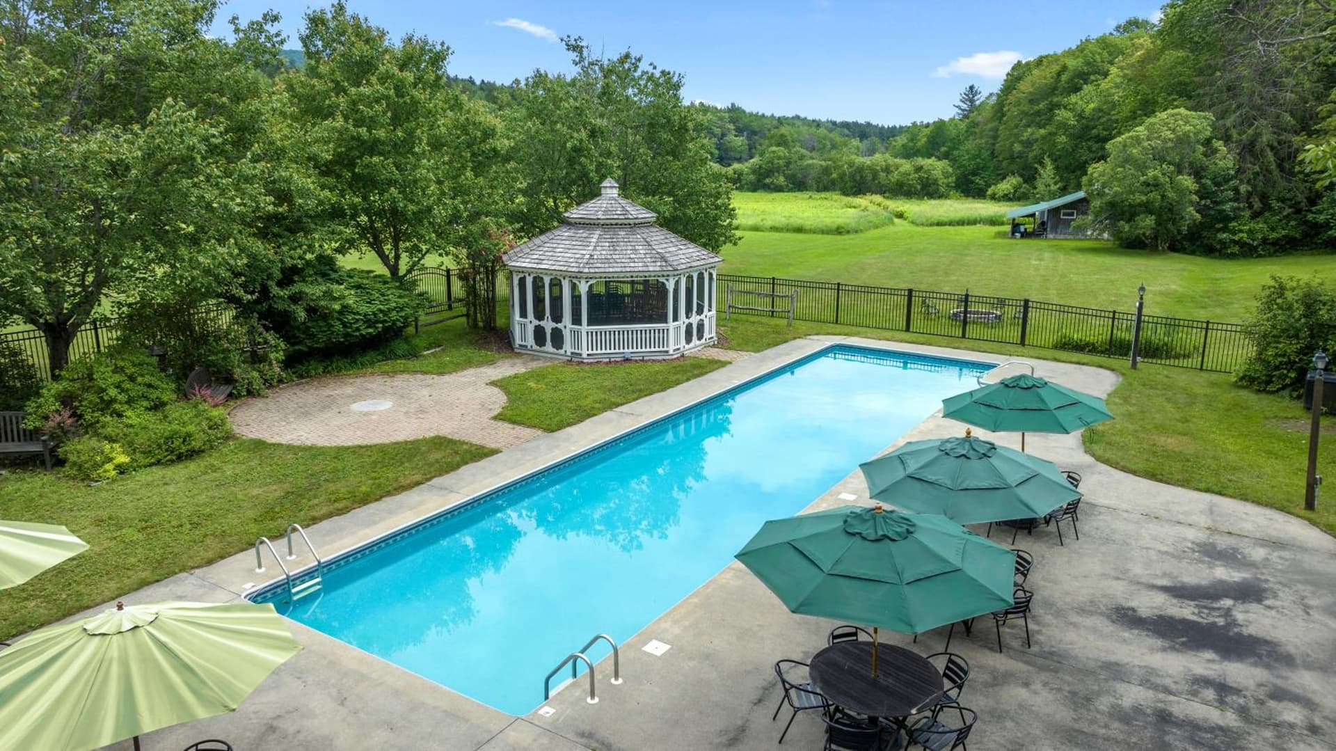 Hideaway Inn Mt Snow featured exterior or lobby in Dover — similar hotel