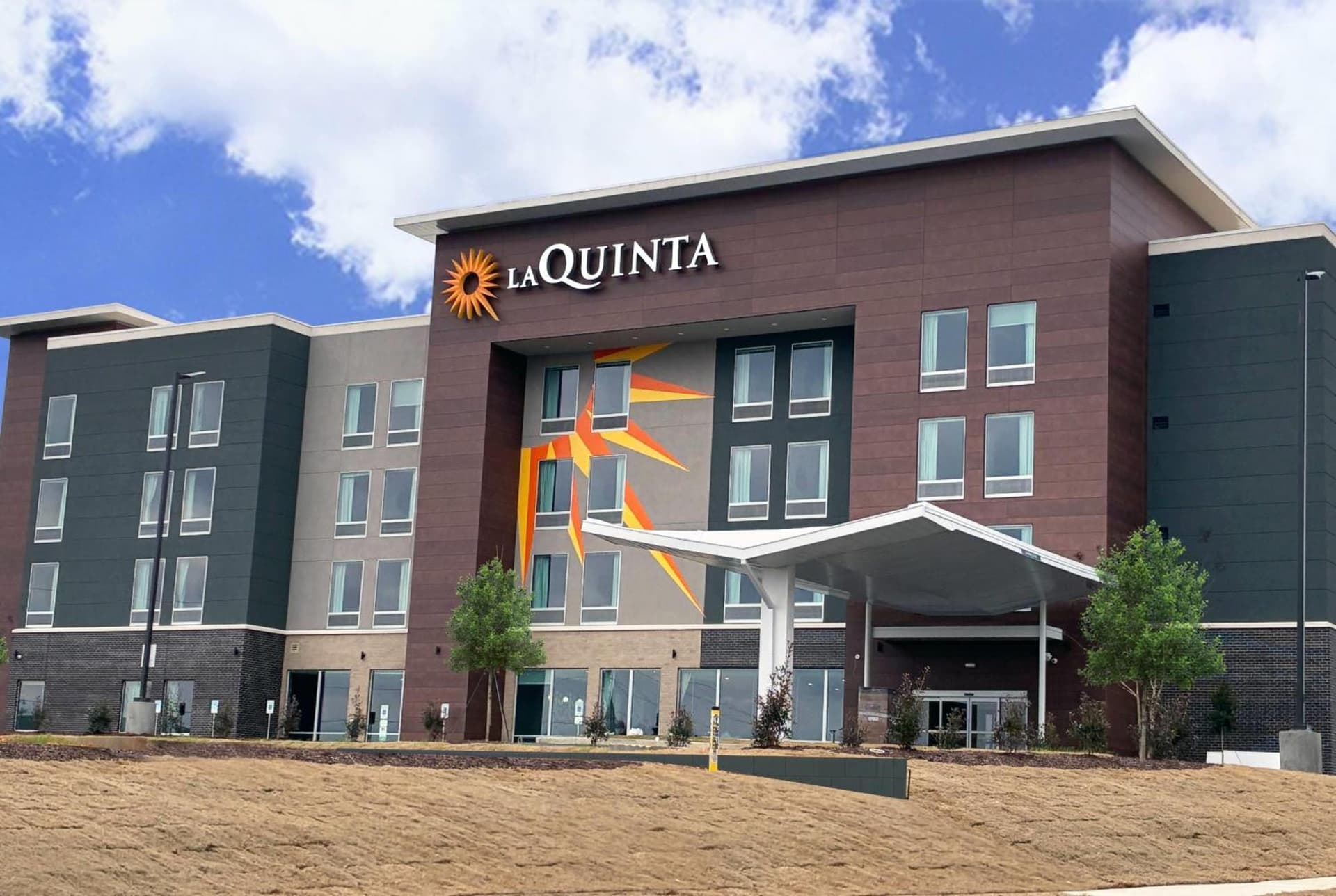 La Quinta Inn & Suites by Wyndham Athens I-65 — hotel in Athens, Alabama