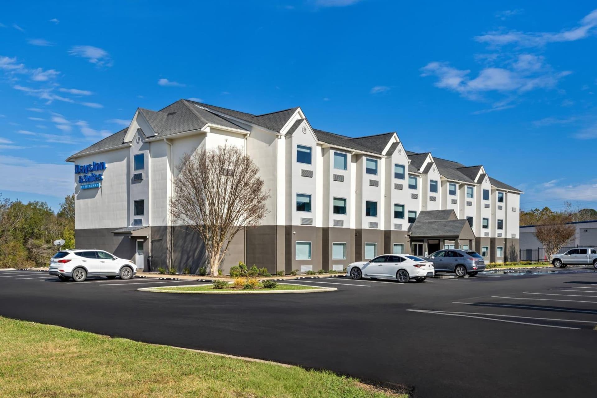 Days Inn & Suites by Wyndham Brandon Amphitheater featured exterior or lobby in Brandon, MS — similar hotel