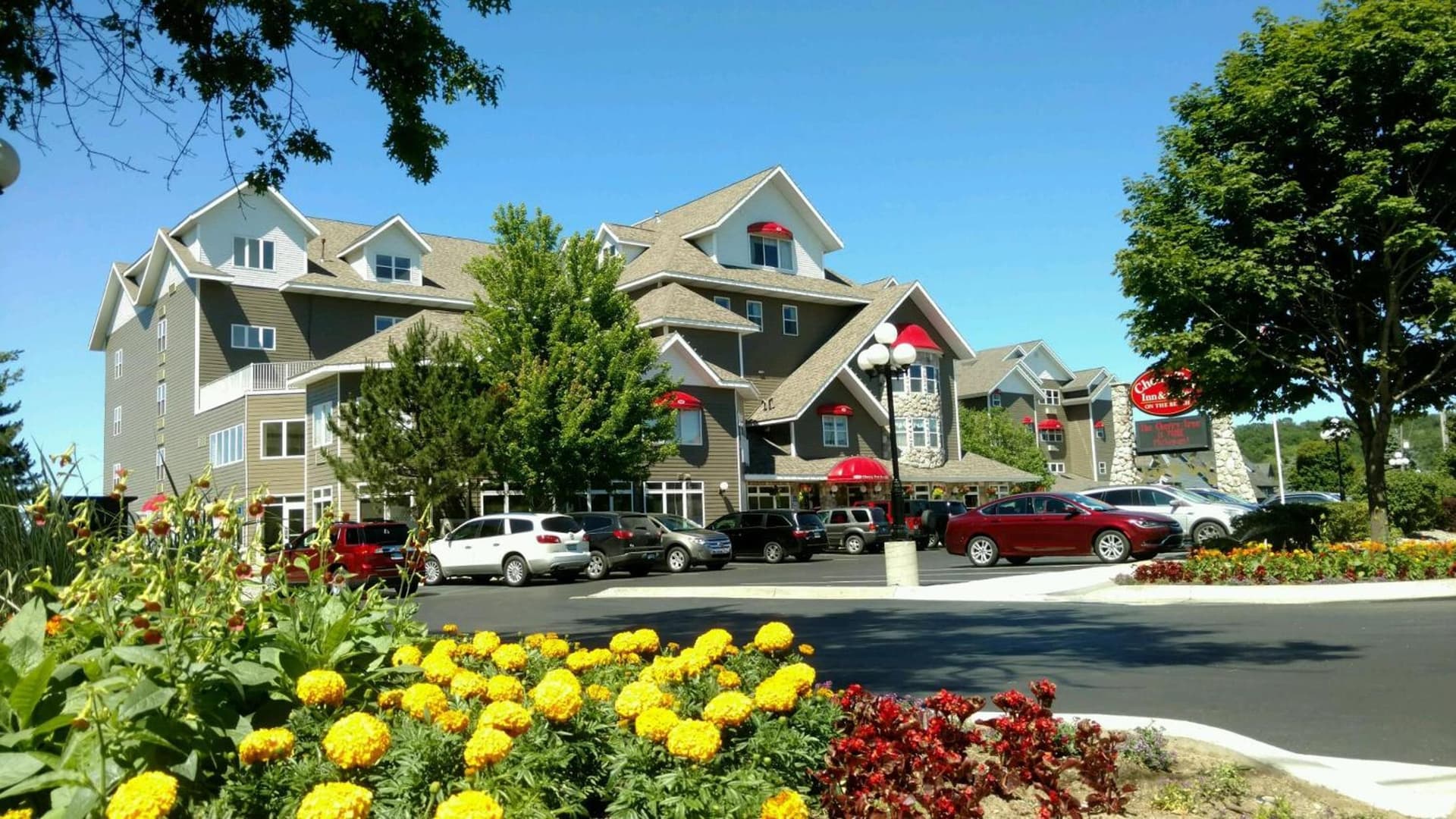 Cherry Tree Inn & Suites — hotel in Traverse City, Michigan