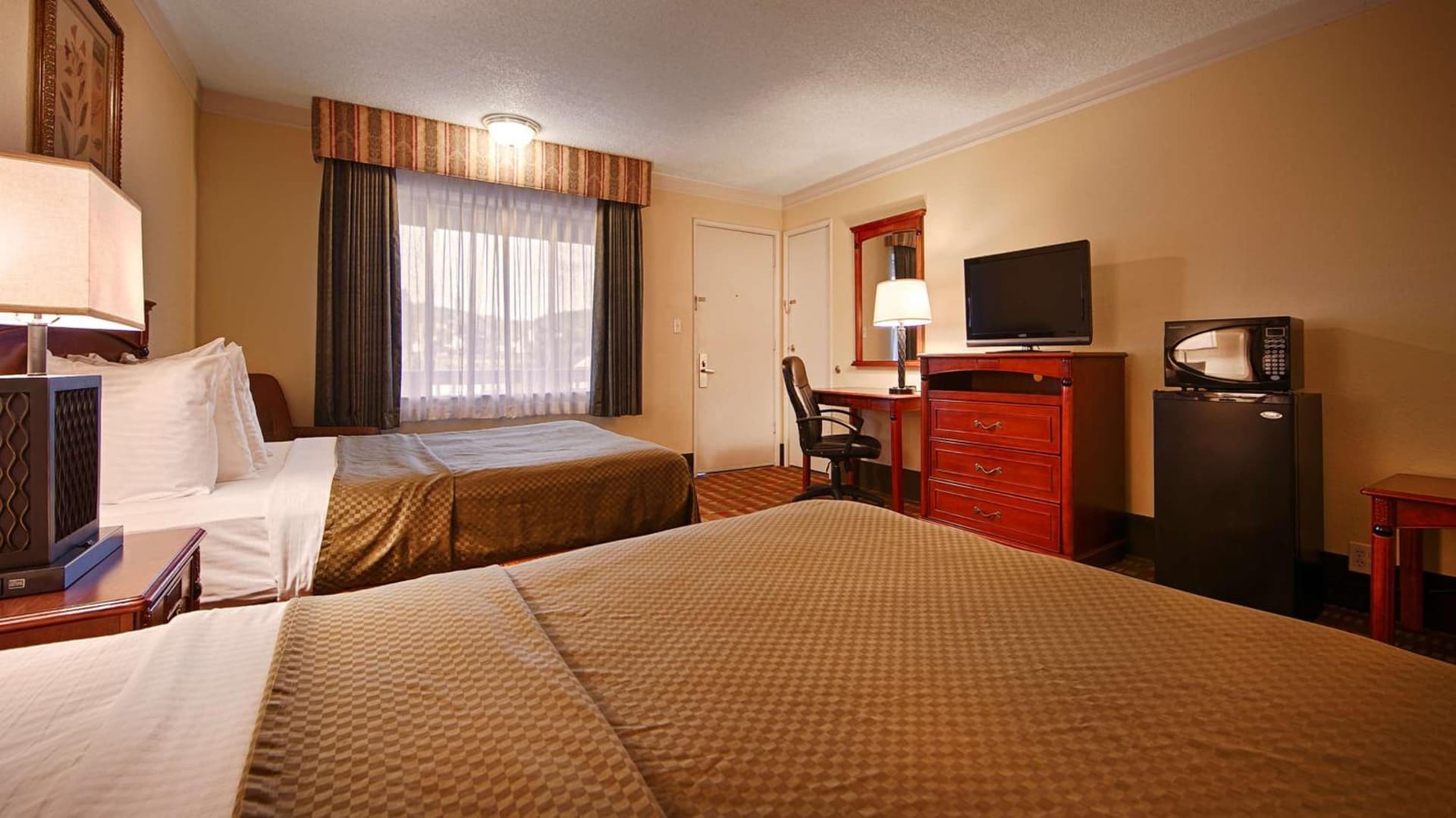 Best Western Garden Villa Inn property views in Roseburg, OR — gallery photo 3