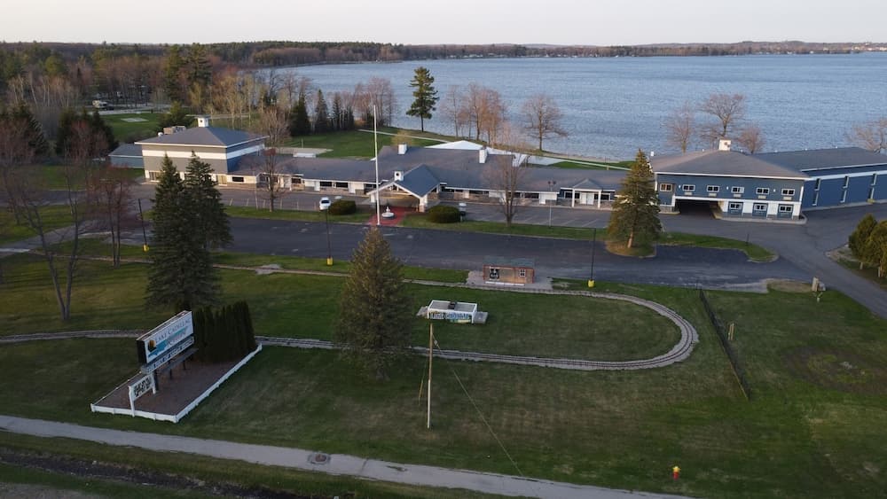 Lake Cadillac Resort featured exterior or lobby in Cadillac, MI — similar hotel