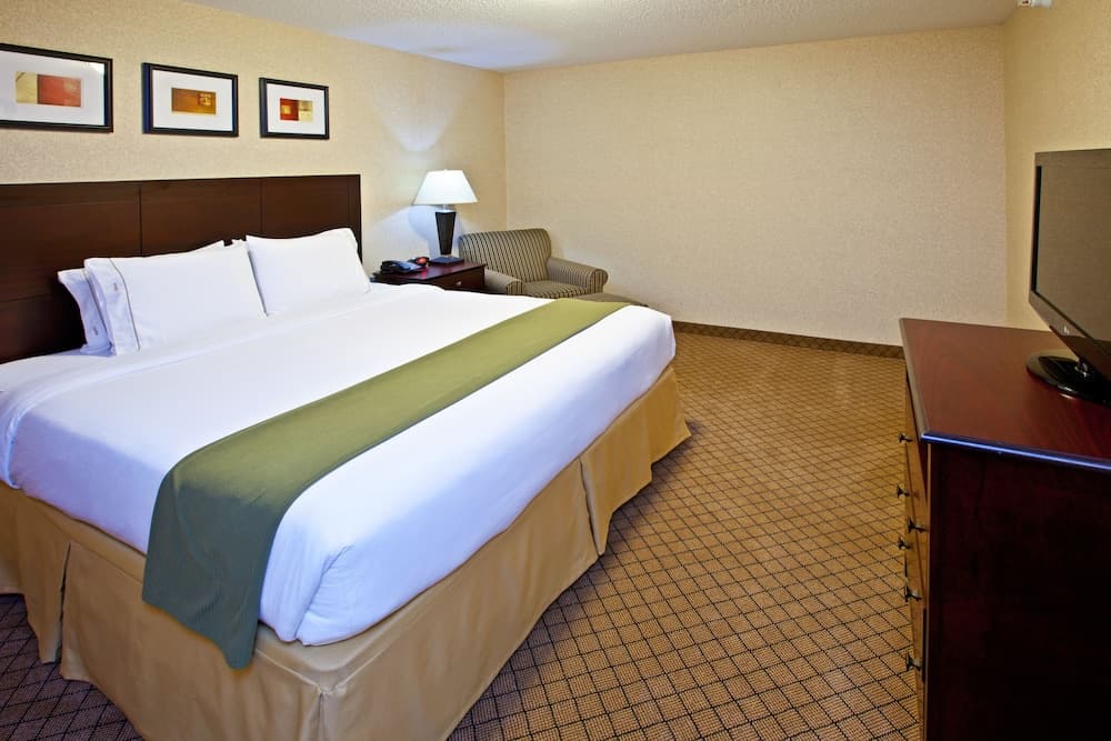 Holiday Inn Express Hotel & Suites ANDERSON NORTH by IHG property views in Anderson, IN — gallery photo 3