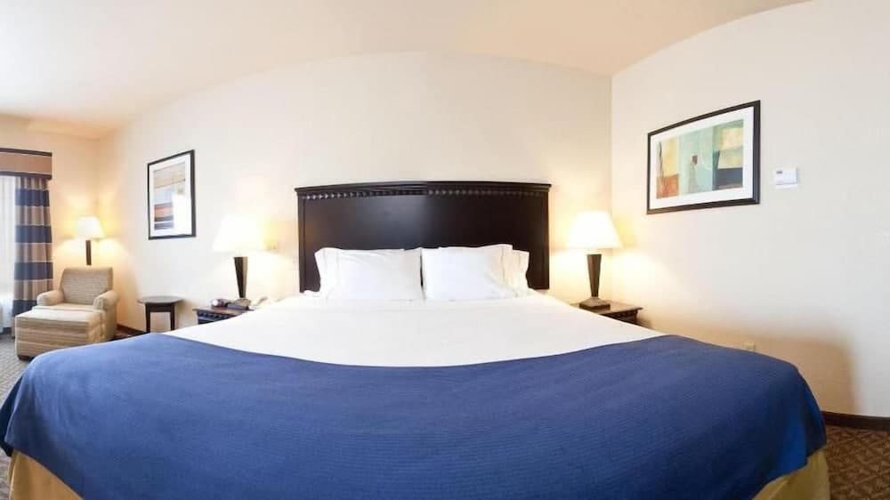 Holiday Inn Express Delano by IHG property views in Delano, CA — gallery photo 3