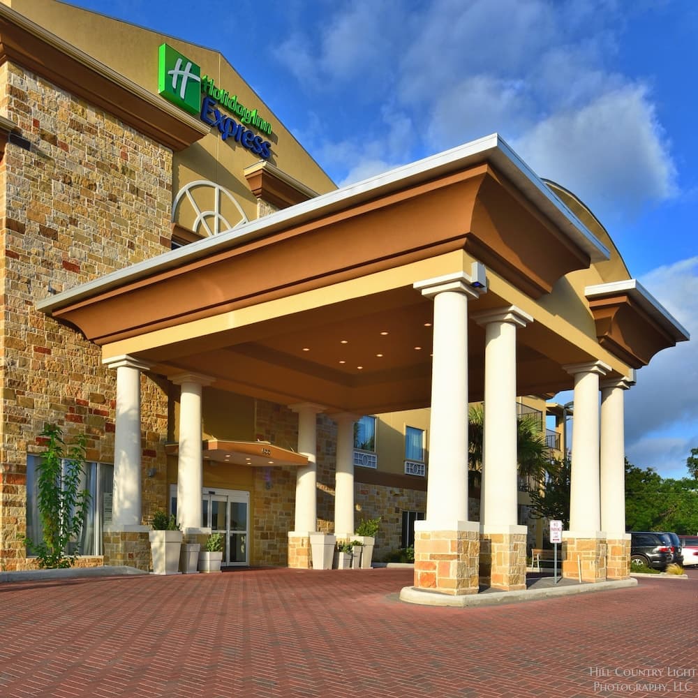 Holiday Inn Express & Suites Fredericksburg by IHG — hotel in Fredericksburg, Texas