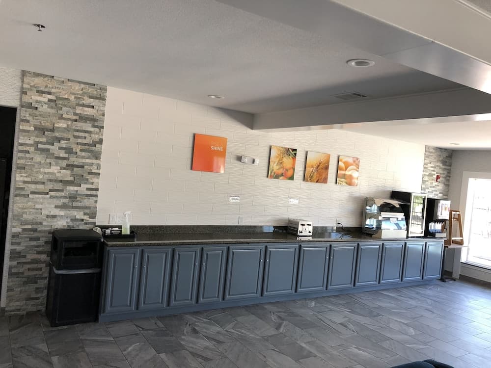 Comfort Inn & Suites Gatesville interior in Gatesville, TX — gallery photo 2