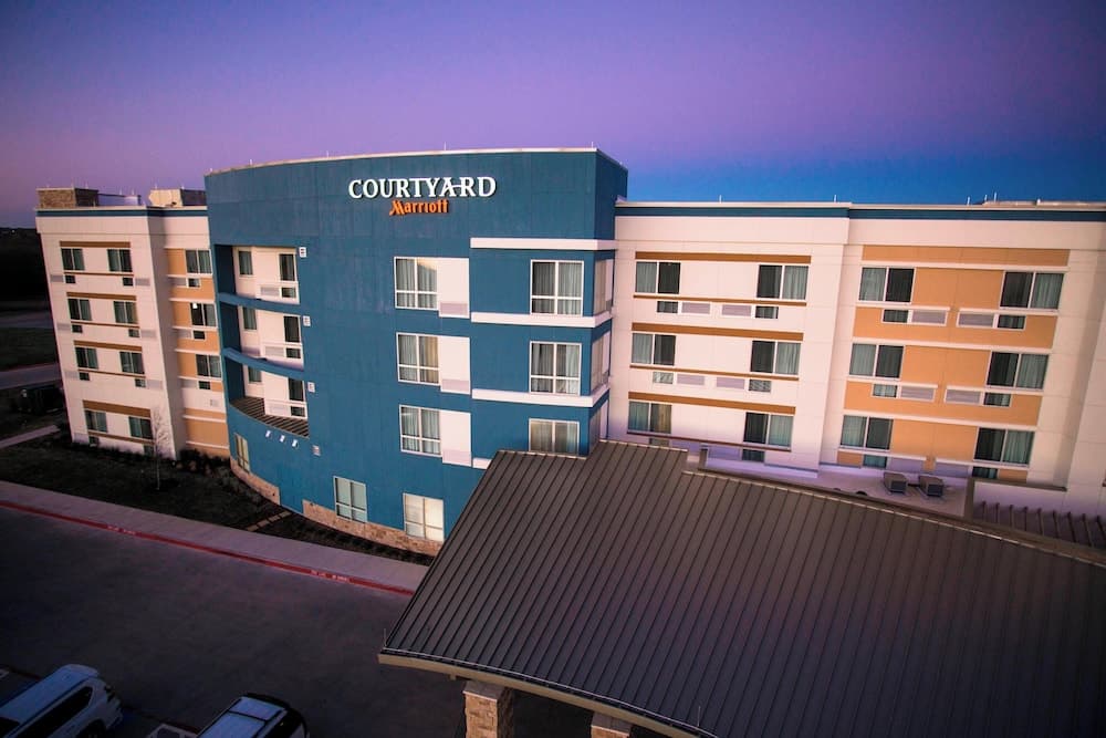 Courtyard by Marriott Dallas Midlothian-Midlothian Conf Ctr — hotel in Waxahachie, Texas