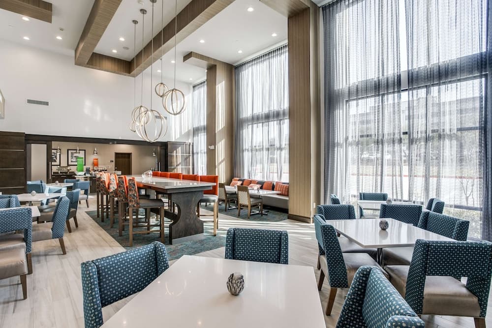 Hampton Inn & Suites North Dallas Central Expy property views in Dallas, TX — gallery photo 3