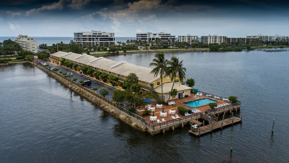 Palm Beach Waterfront Suites featured exterior or lobby in Palm Beach, FL — similar hotel