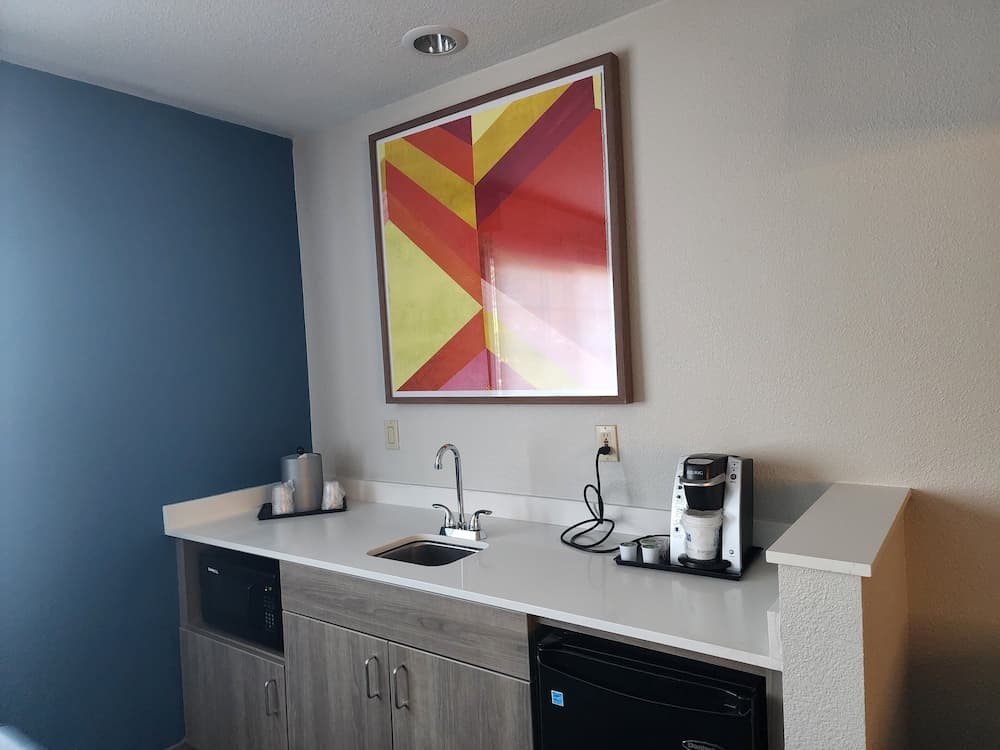 Holiday Inn Express Portland East - Troutdale by IHG property views in Troutdale, OR — gallery photo 3