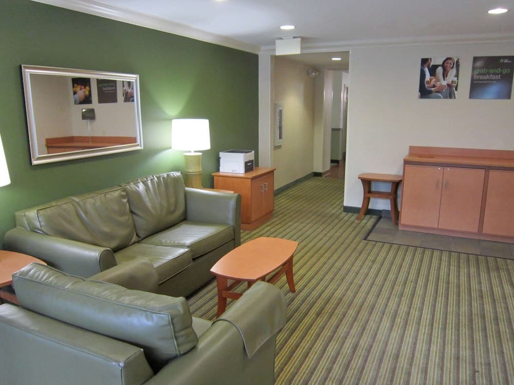 Extended Stay America Suites Ft Lauderdale Cyp Crk NW 6th Wy interior in Fort Lauderdale, FL — gallery photo 2