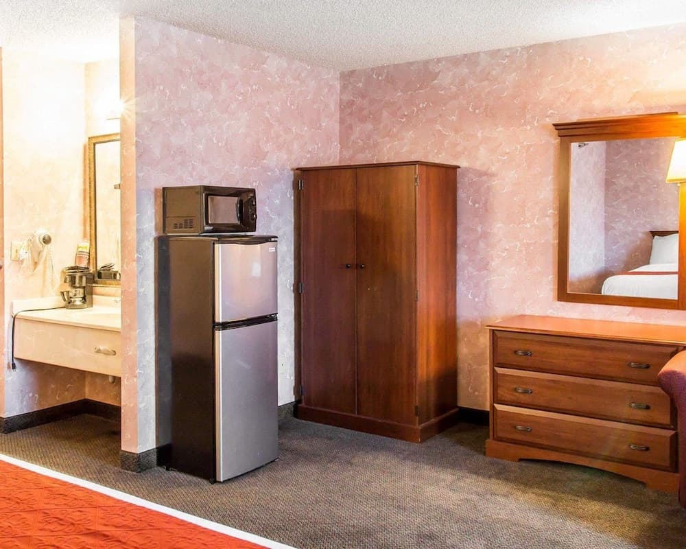 Econo Lodge Longmont East property views in Longmont, CO — gallery photo 3