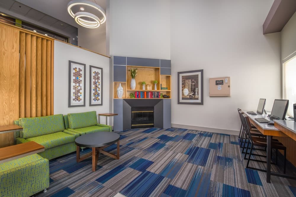 Holiday Inn Express Hotel & Suites Phoenix-Airport by IHG property views in Phoenix, AZ — gallery photo 3