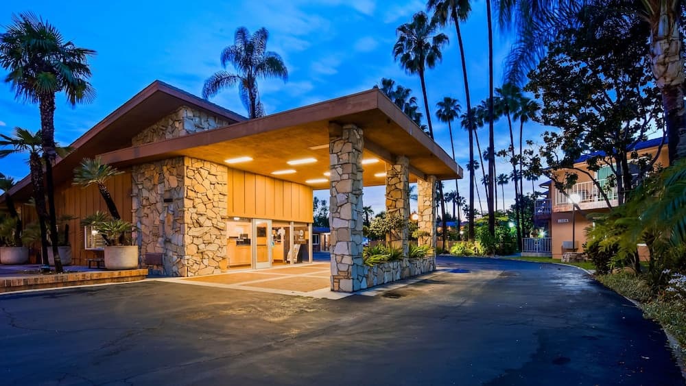 Best Western Pine Tree Motel — hotel in Chino, California
