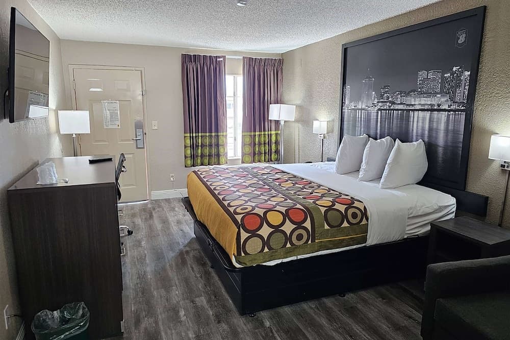 Super 8 by Wyndham Metairie interior in Metairie, LA — gallery photo 2