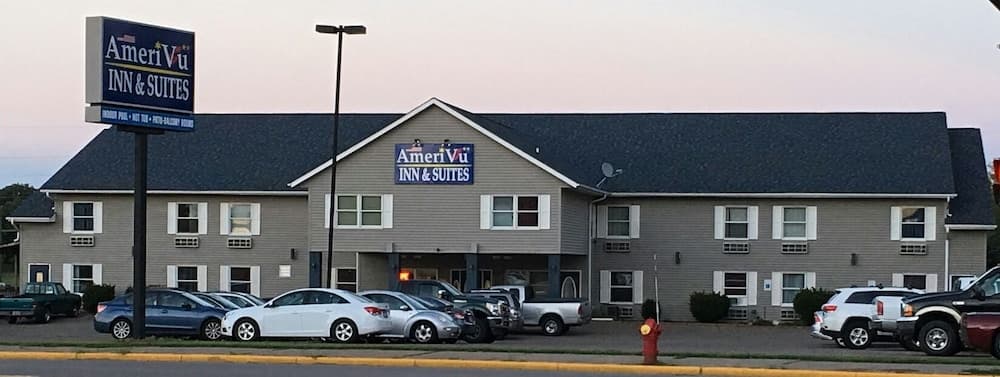 Amerivu Inn And Suites New Richmond featured exterior or lobby in New Richmond, WI — similar hotel