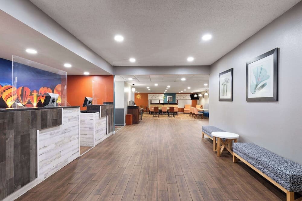 MainStay Suites Decatur River City interior in Decatur, AL — gallery photo 2
