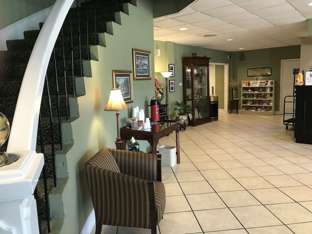 Carmel Inn & Suites property views in Thibodaux, LA — gallery photo 3