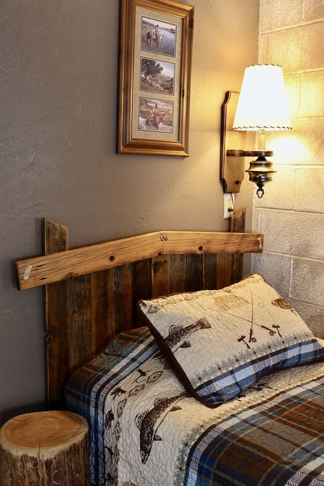 Rocky Mountain Lodge interior in Dubois, WY — gallery photo 2