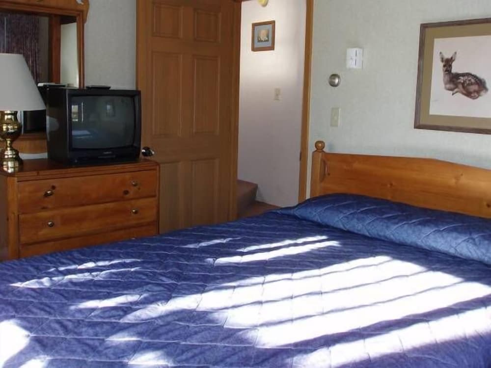Pelican Pines interior in Pequot Lakes, MN — gallery photo 2
