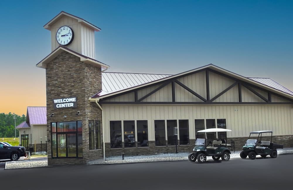 Alpen Bluffs Outdoor Resort — hotel in Gaylord, Michigan