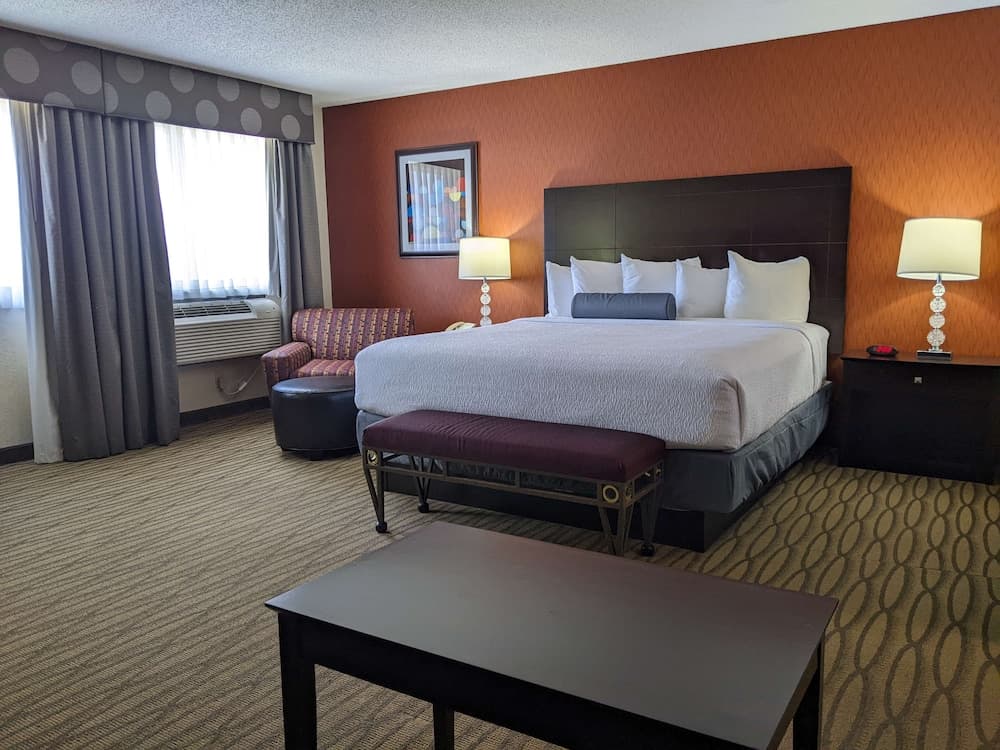Spark by Hilton Eden Prairie interior in Eden Prairie, MN — gallery photo 2