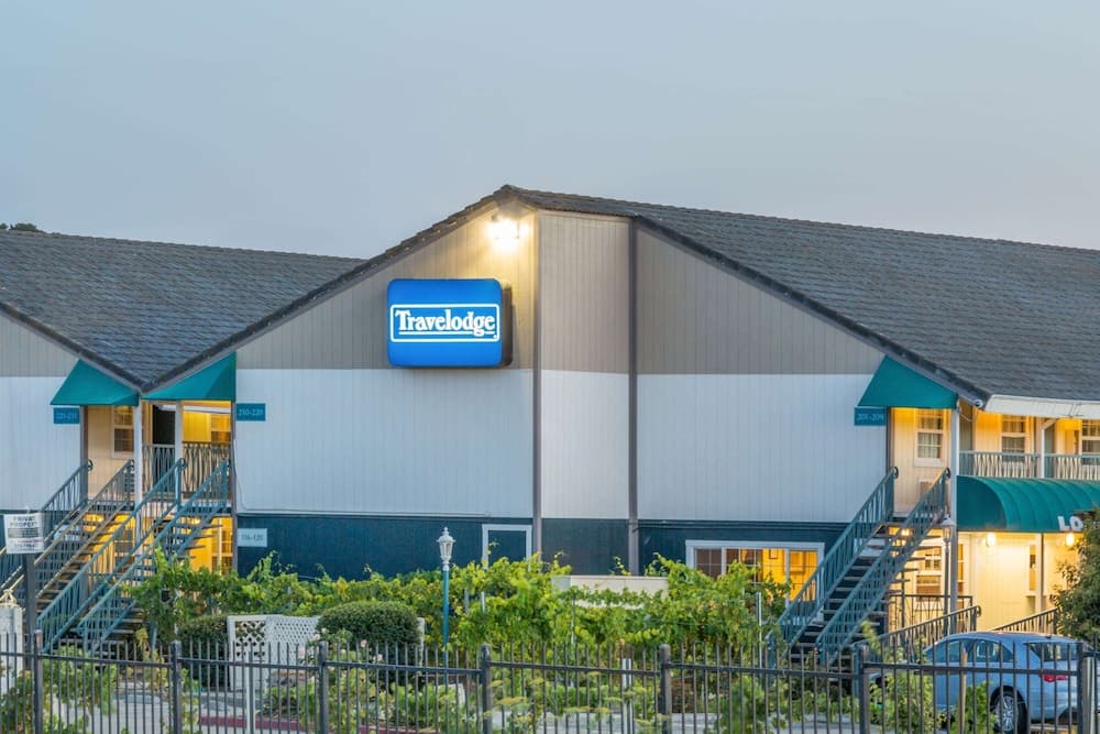 Travelodge by Wyndham Fairfield/Napa Valley interior in Fairfield, CA — gallery photo 2
