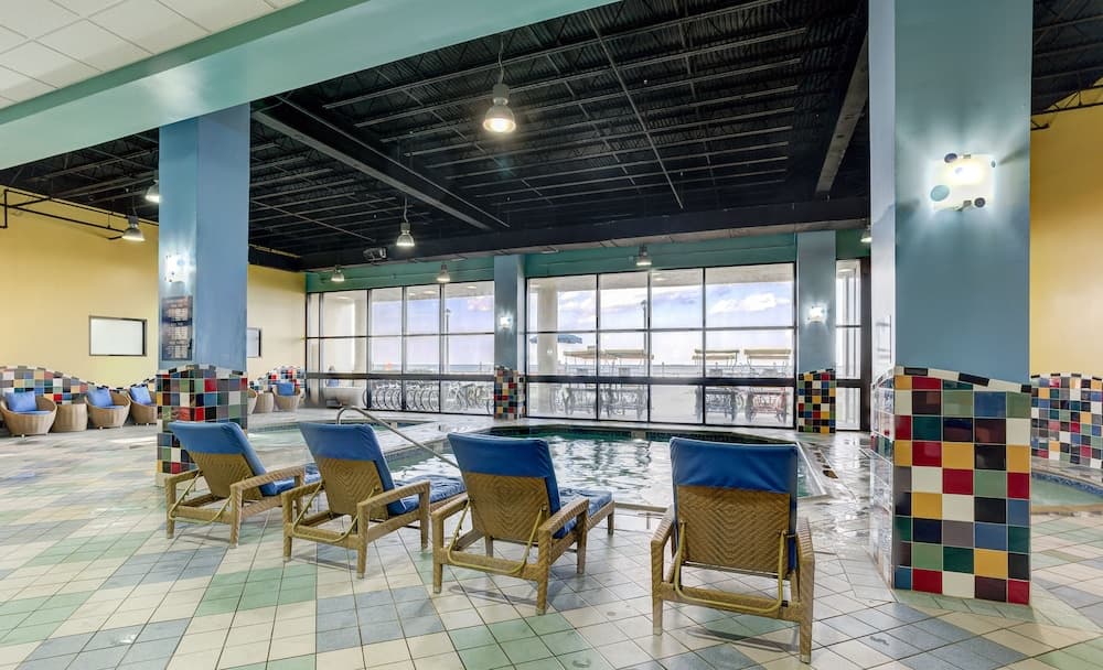Beach Quarters Resort — hotel in Virginia Beach, Virginia