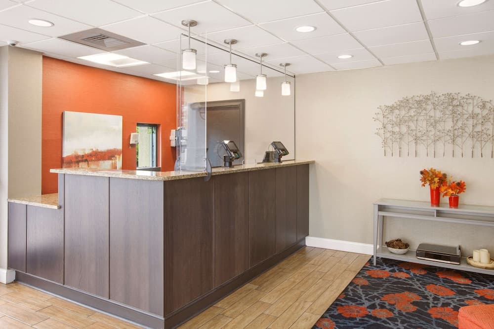 Clarion Pointe Morrow - Atlanta South property views in Morrow, GA — gallery photo 3