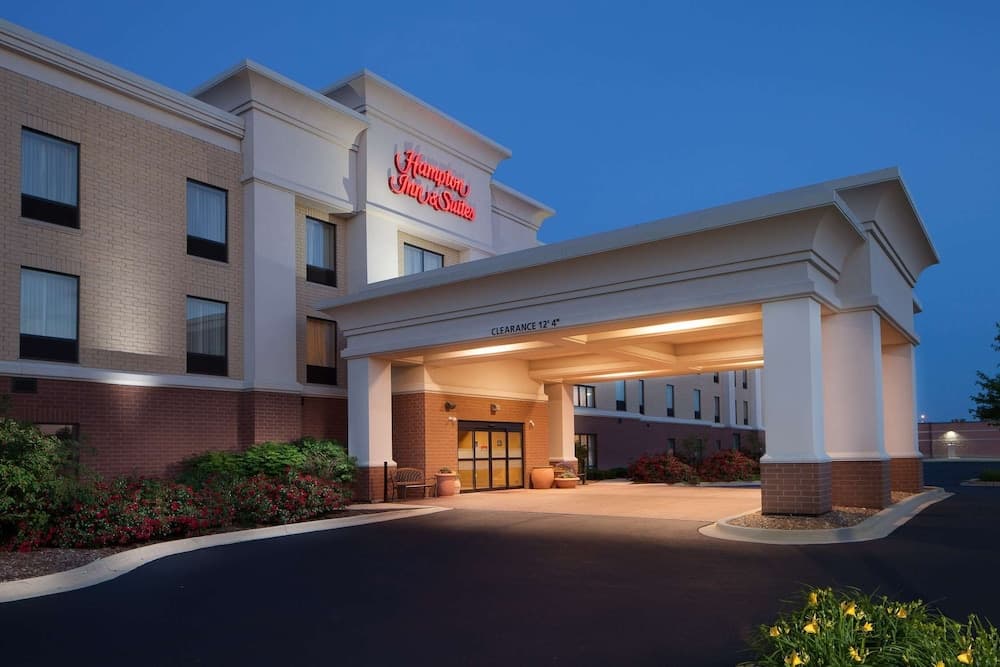 Hampton Inn & Suites Chicago/St. Charles — hotel in St. Charles, Illinois