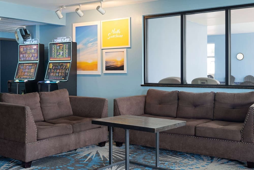 Days Inn by Wyndham Neenah property views in Neenah, WI — gallery photo 3