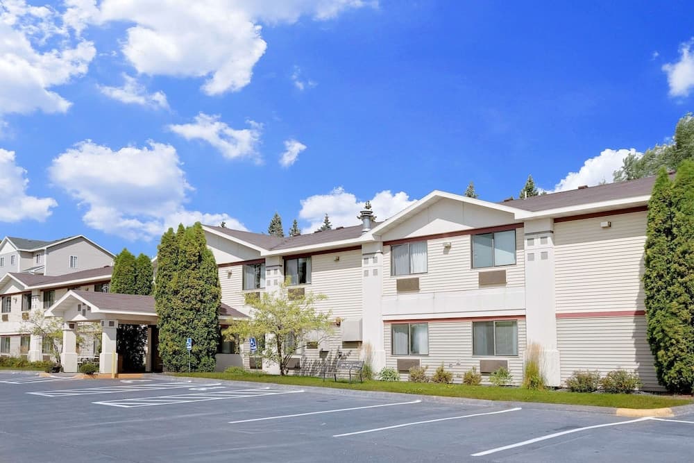 Super 8 by Wyndham Cloquet featured exterior or lobby in Cloquet, MN — similar hotel