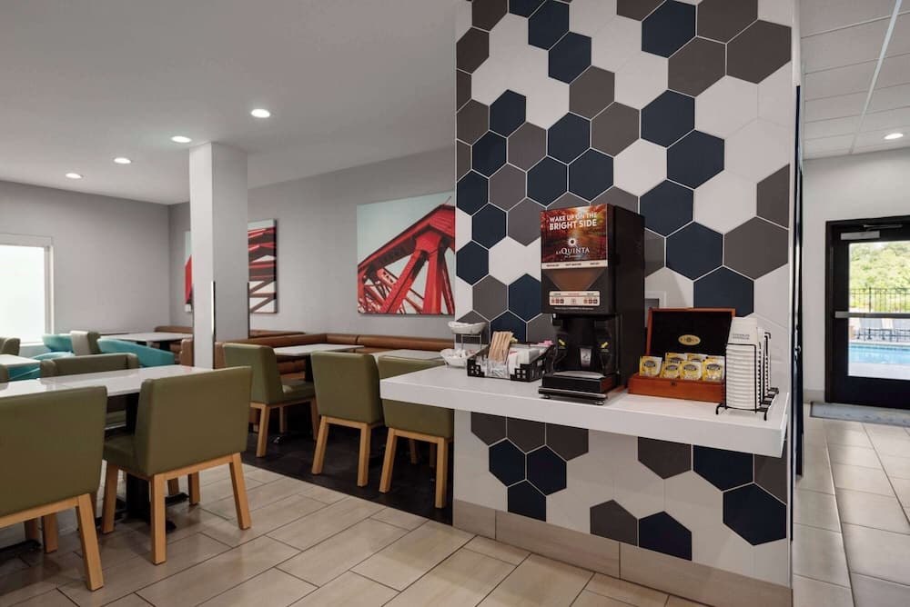 La Quinta Inn & Suites by Wyndham Gonzales LA property views in Gonzales, LA — gallery photo 3