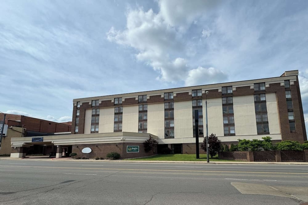 Quality Inn & Suites Downtown Mansfield featured exterior or lobby in Mansfield, OH — similar hotel