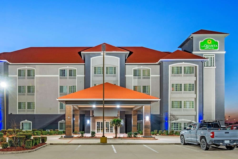 La Quinta Inn & Suites by Wyndham Gainesville — hotel in Gainesville, Texas