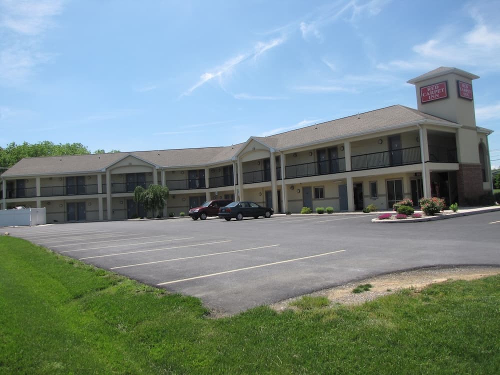 Red Carpet Inn Chambersburg featured exterior or lobby in Chambersburg, PA — similar hotel