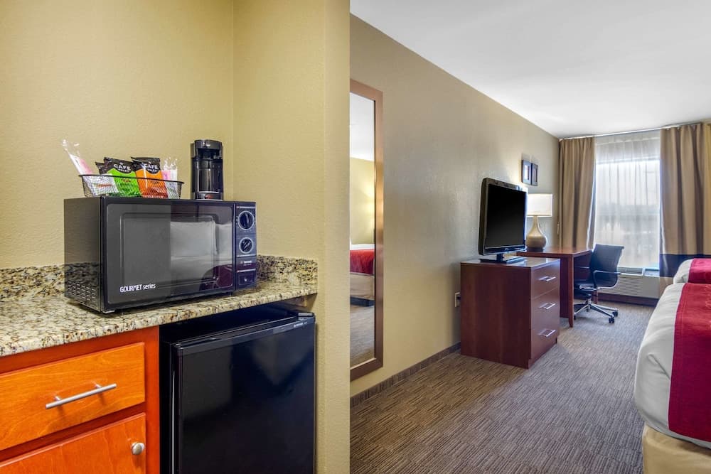 Comfort Inn & Suites LaGrange East interior in LaGrange, GA — gallery photo 2