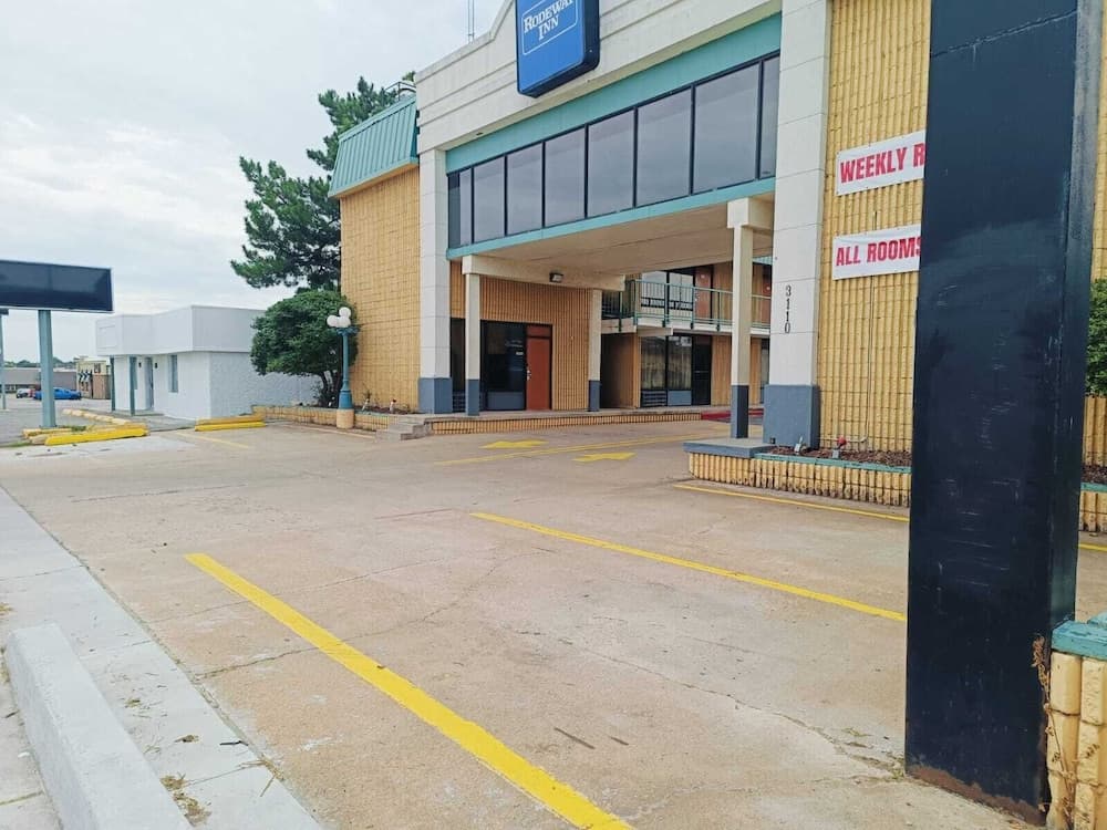 Capital O Travelers Inn Lawton Fort Sill — hotel in Lawton, Oklahoma