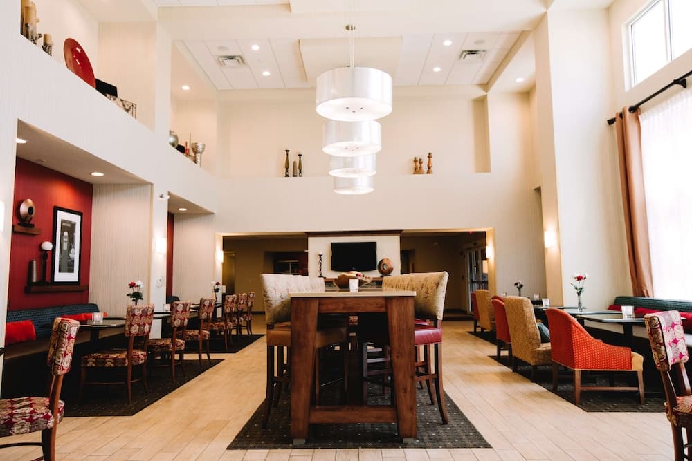Hampton Inn & Suites Minot Airport — hotel in Minot, North Dakota