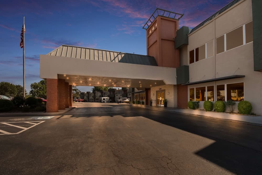 SureStay Plus by Best Western Lawton — hotel in Lawton, Oklahoma