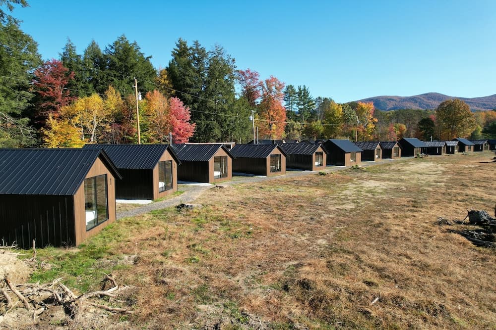 Emrose Luxury Cabins — hotel in Brandon, Florida