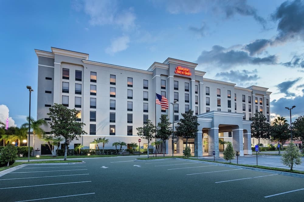 Hampton Inn & Suites Orlando Intl Dr N — hotel in Orlando, Florida