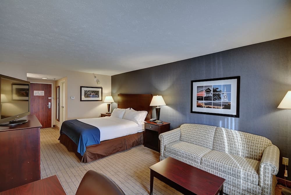 Keene Elm City Hotel, an Ascend Collection Hotel interior in Keene, NH — gallery photo 2